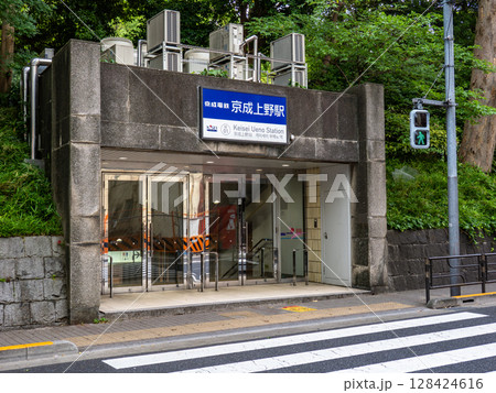 京成電鉄「京成上野駅」の駅名表示部 京成電鉄「京成上野駅」の駅名表示部 128424616