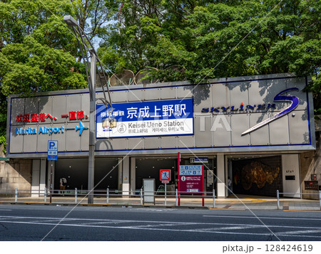 京成電鉄「京成上野駅」の駅名表示部 京成電鉄「京成上野駅」の駅名表示部 128424619