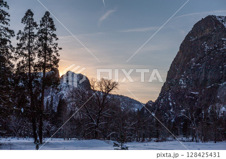 Sunset in Yosemite valley 128425431