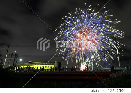 たたら祭り花火大会:2024年(埼玉県川口市) たたら祭り花火大会:2024年(埼玉県川口市) 128425944