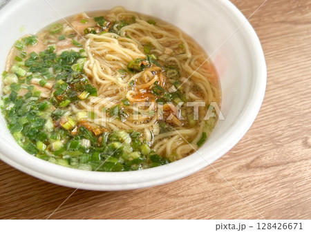 背鰭醤油味の京都インスタントラーメン　 128426671