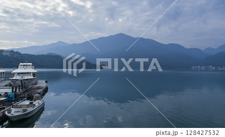 台湾・日月潭の朝景色 / Sun Moon Lake, Nantou, Taiwan 台湾・日月潭の朝景色 / Sun Moon Lake, Nantou, Taiwan 128427532
