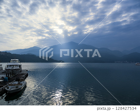 台湾・日月潭の朝景色 / Sun Moon Lake, Nantou, Taiwan 128427534