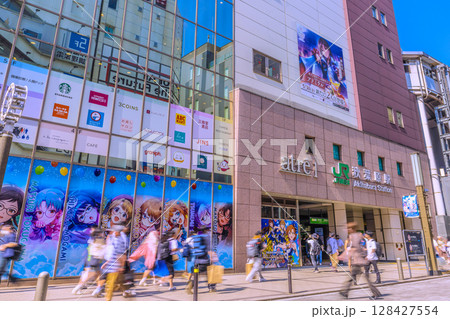 日本の東京都市景観7月。インバウンド続く…外国人観光客らで賑わう秋葉原=3日 日本の東京都市景観7月。インバウンド続く…外国人観光客らで賑わう秋葉原=3日 128427554