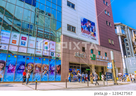 日本の東京都市景観7月。インバウンド続く…外国人観光客らで賑わう秋葉原=3日 日本の東京都市景観7月。インバウンド続く…外国人観光客らで賑わう秋葉原=3日 128427567