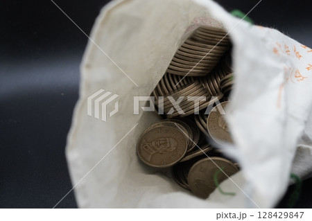 コイン 硬貨 小銭 128429847