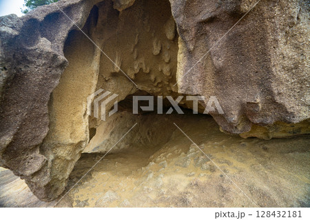 三重県熊野市　鬼ヶ城の風景 128432181