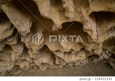 三重県熊野市　鬼ヶ城の風景 128432193