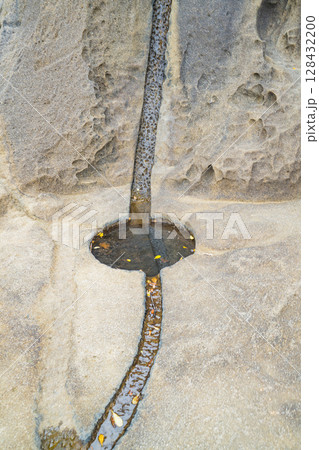 三重県熊野市　鬼ヶ城の風景 128432200