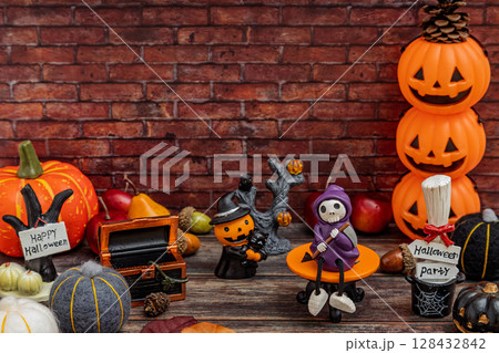 ハロウィーンの飾り付け ハロウィーンの飾り付け 128432842