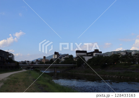 京都市 京都 鴨川 清水五条 京阪電鉄 阪急電鉄 鴨 デート 清水五条駅 京都河原町駅 京都市 京都 鴨川 清水五条 京阪電鉄 阪急電鉄 鴨 デート 清水五条駅 京都河原町駅 128433163