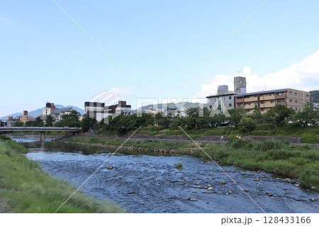 京都市 京都 鴨川 清水五条 京阪電鉄 阪急電鉄 鴨 デート 清水五条駅 京都河原町駅 京都市 京都 鴨川 清水五条 京阪電鉄 阪急電鉄 鴨 デート 清水五条駅 京都河原町駅 128433166