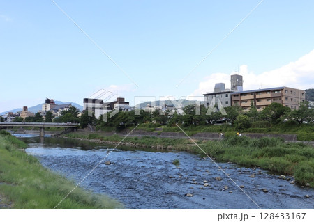 京都市 京都 鴨川 清水五条 京阪電鉄 阪急電鉄 鴨 デート 清水五条駅 京都河原町駅 京都市 京都 鴨川 清水五条 京阪電鉄 阪急電鉄 鴨 デート 清水五条駅 京都河原町駅 128433167
