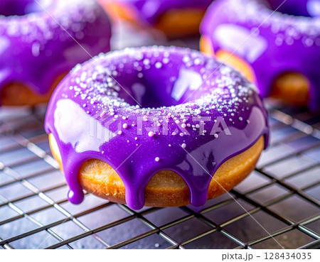 紫グレーズがとろけるがウベモチドーナツ12 AI生成画像 紫グレーズがとろけるがウベモチドーナツ12 AI生成画像 128434035