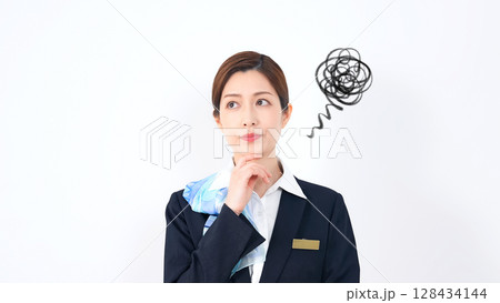 落ち込む女性店員・受付スタッフ 落ち込む女性店員・受付スタッフ 128434144