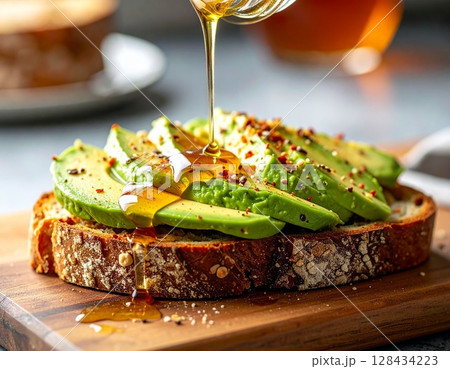 ホットハニーをとろりとかけたアボカドトースト1　AI生成画像 128434223