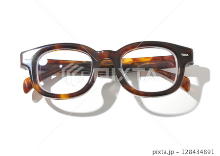 眼鏡を白背景で撮影 眼鏡を白背景で撮影 128434891