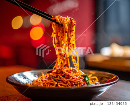 チリオイルが滴る四川ラー油まぜ麺5 AI生成画像 チリオイルが滴る四川ラー油まぜ麺5 AI生成画像 128434986