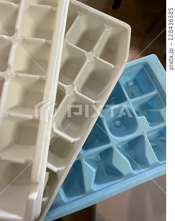 氷つくり器 氷つくり器 128436385