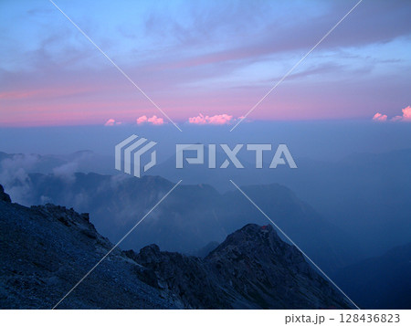 Sunset @Mt.Yari 盛夏の槍穂高登山,槍ヶ岳から眺める真夏の夕焼け空(東方の常念岳方向) Sunset @Mt.Yari 盛夏の槍穂高登山,槍ヶ岳から眺める真夏の夕焼け空(東方の常念岳方向) 128436823