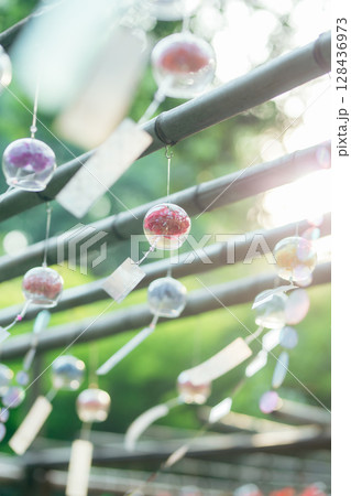 風鈴のある風景 128436973