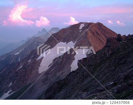 Sunset @Mt.Yari 盛夏の槍穂高登山,槍ヶ岳から眺める真夏の夕焼け空(南の穂高岳方向) Sunset @Mt.Yari 盛夏の槍穂高登山,槍ヶ岳から眺める真夏の夕焼け空(南の穂高岳方向) 128437008