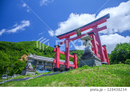 湯殿山赤鳥居 湯殿山赤鳥居 128438234
