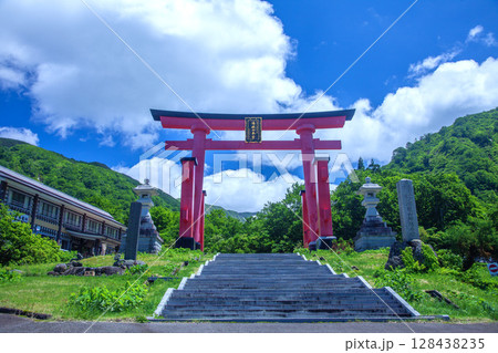湯殿山赤鳥居 湯殿山赤鳥居 128438235
