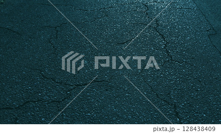 ひび割れたアスファルト 128438409
