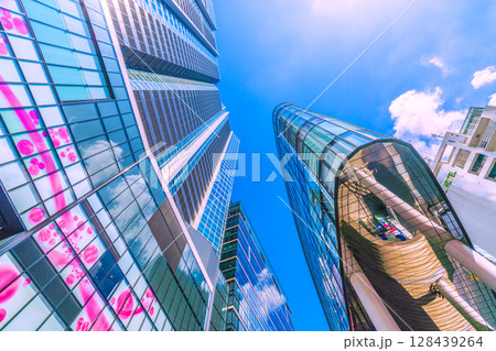 日本の東京都市景観 猛烈な暑さ。渋谷サクラステージSHIBUYAタワーなどを望む＝7月13日 128439264