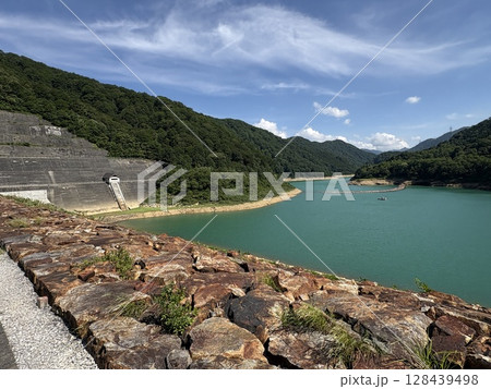 二居ダム_ 新潟県南魚沼郡湯沢町_ 奥清津発電所 128439498