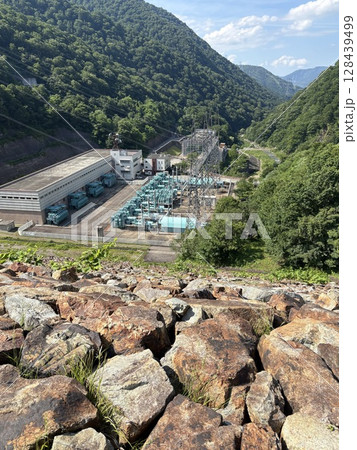 二居ダム_ 新潟県南魚沼郡湯沢町_ 奥清津発電所 128439499