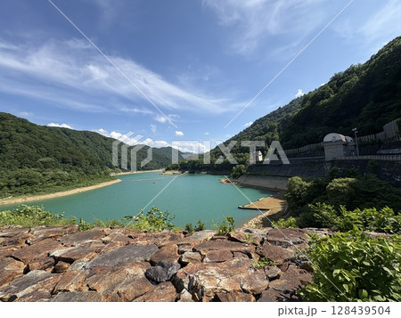 二居ダム_ 新潟県南魚沼郡湯沢町_ 奥清津発電所 128439504