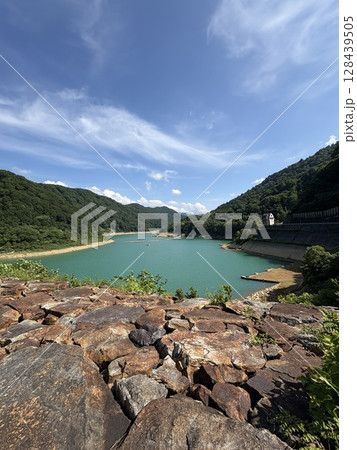 二居ダム_ 新潟県南魚沼郡湯沢町_ 奥清津発電所 128439505
