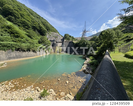 二居ダム_ 新潟県南魚沼郡湯沢町_ 奥清津発電所 128439509