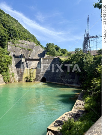 二居ダム_ 新潟県南魚沼郡湯沢町_ 奥清津発電所 128439510