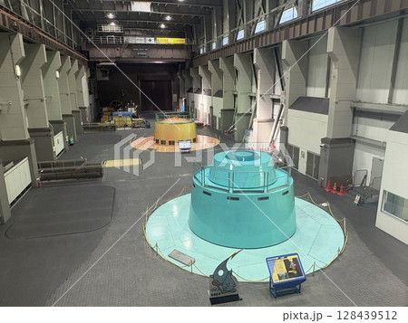 二居ダム_ 新潟県南魚沼郡湯沢町_ 奥清津発電所 128439512