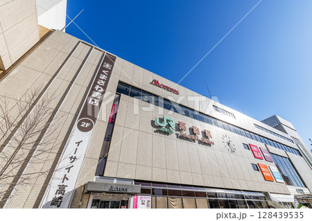 群馬県高崎市 様々な商業施設が入るJR高崎駅(西口) 群馬県高崎市 様々な商業施設が入るJR高崎駅(西口) 128439535