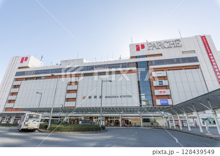 静岡県静岡市　快晴のJR静岡駅（北口） 128439549