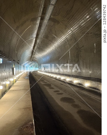 二居ダム_トンネル_見学施設_水力発電 128439742