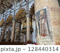 教会の柱にキリスト 128440314