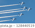 編隊飛行するブルーインパルス 128440519