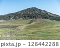 広大な草原に広がる広大に大地 128442288