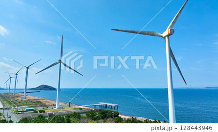 風力発電所の風車　空撮 128443946