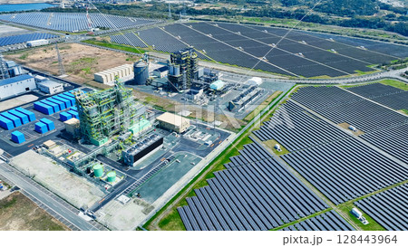 バイオマス発電所と風力・太陽光発電所の風景 空撮 バイオマス発電所と風力・太陽光発電所の風景 空撮 128443964