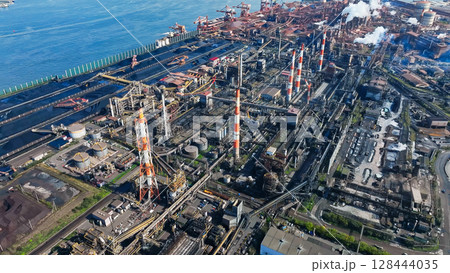 工業地帯の風景空撮 工業地帯の風景空撮 128444035