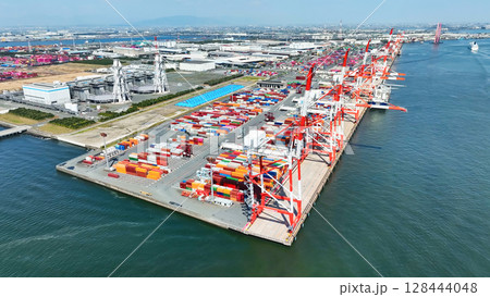 コンテナヤードの風景空撮 128444048