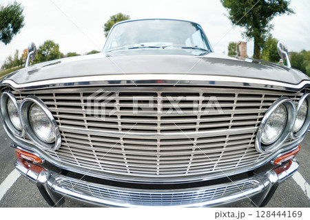 古いクラシックカー　名車 128444169