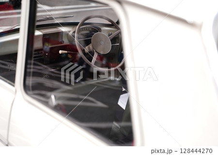 コンパクトな名車 128444270