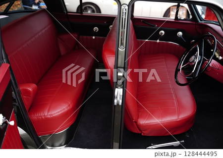 クラシックカー 128444495